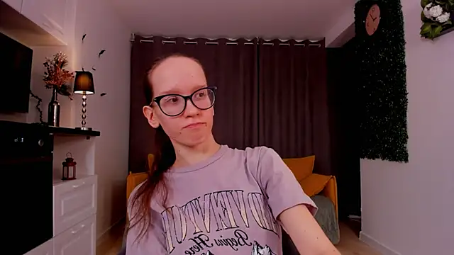 BettyBrowni online show from 4, 3, 2025