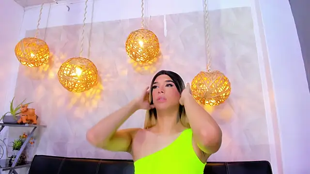 victoria aleia  online show from 4, 2, 2025