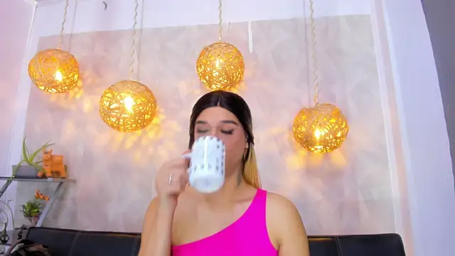 victoria aleia  online show from 19, 2, 2025