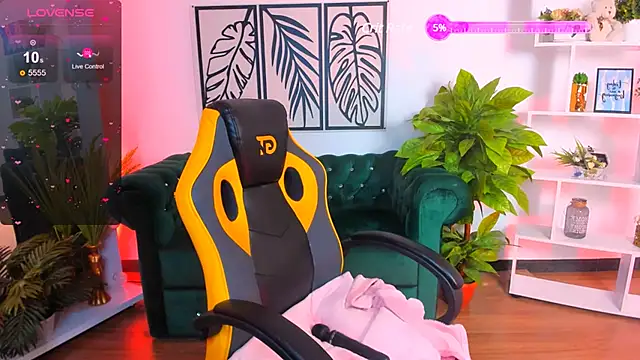 Viola  Shy online show from 8, 3, 2025