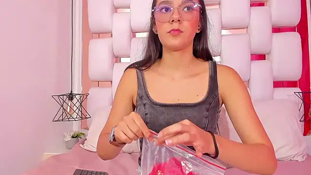 EmmyCruzZ online show from 24, 11, 2025