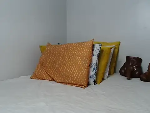 Snapshot of glam_mish chatting on 8, 4, 2026 glam mish online show from 8, 4, 2026