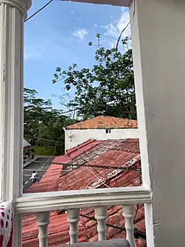 Pretty Isadora online show from 7, 2, 2025