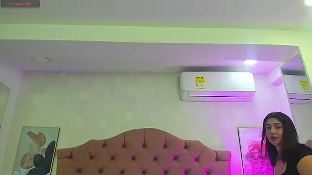 Snapshot of ThyaraJhons chatting on 1, 6, 2026 ThyaraJhons online show from 1, 6, 2026