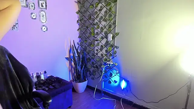 Amy hoy69 online show from 12, 11, 2025