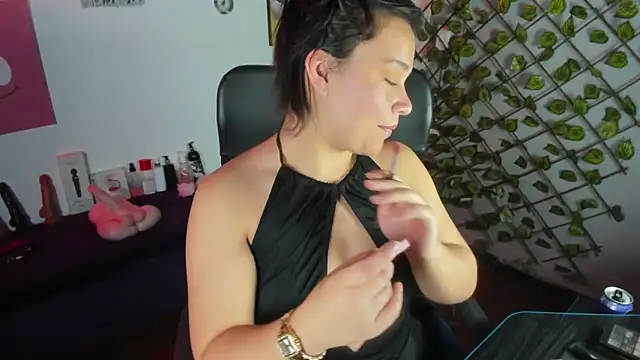 Amy hoy69 online show from 25, 2, 2026