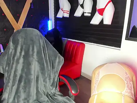 Amy hoy69 online show from 11, 4, 2026