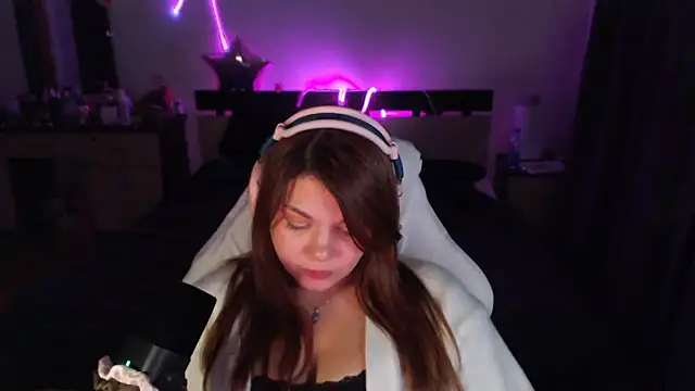 helengilmor online show from 4, 12, 2025