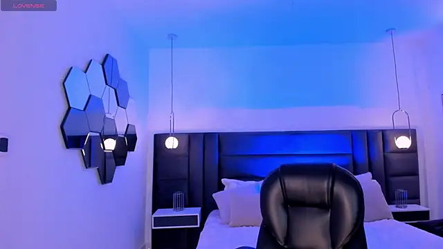 SamanthaKlein  online show from 23, 1, 2025