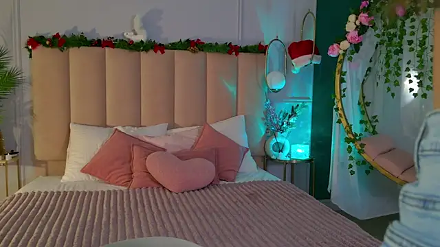 Eva Natsumi online show from 13, 12, 2024