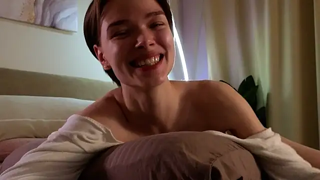 Eva Natsumi online show from 5, 3, 2025