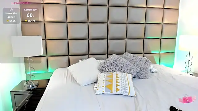 AnnyHizzle online show from 7, 3, 2025