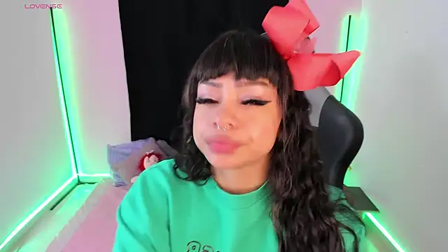 zoesullivan online show from 23, 12, 2024