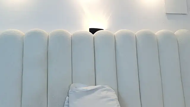 Juliabadlee online show from 15, 2, 2026