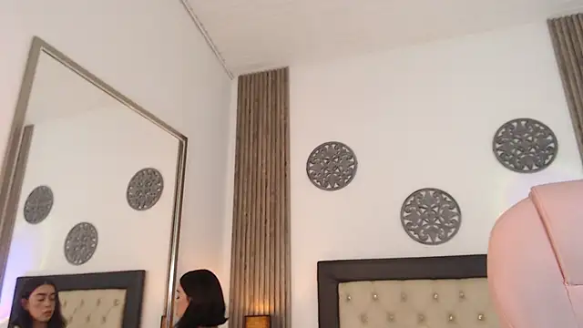 Julieta De Los Angeles online show from 30, 12, 2024