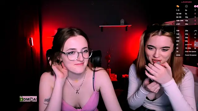 liana kisses online show from 5, 3, 2025