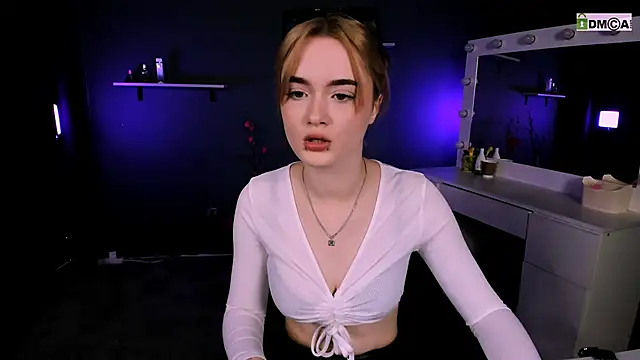 liana kisses online show from 7, 3, 2025