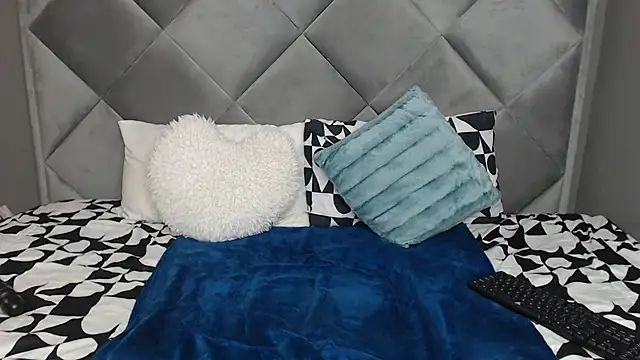 LOYAL SASHA online show from 4, 3, 2025