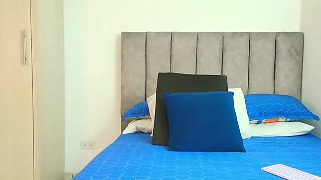 karina lewis  online show from 22, 9, 2025