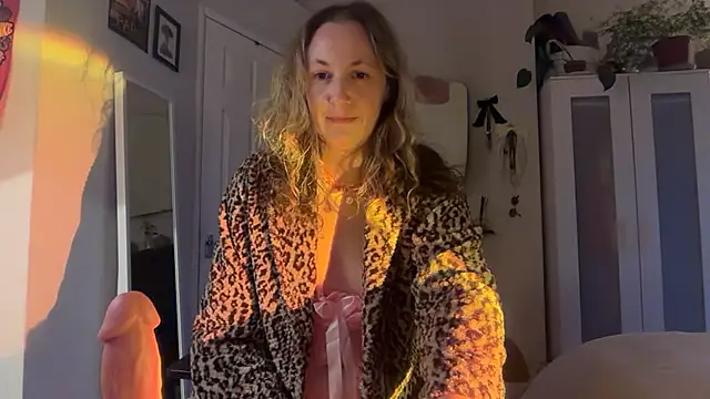 Snapshot of Littlelolo60 chatting on 5, 2, 2026 Littlelolo60 online show from 5, 2, 2026