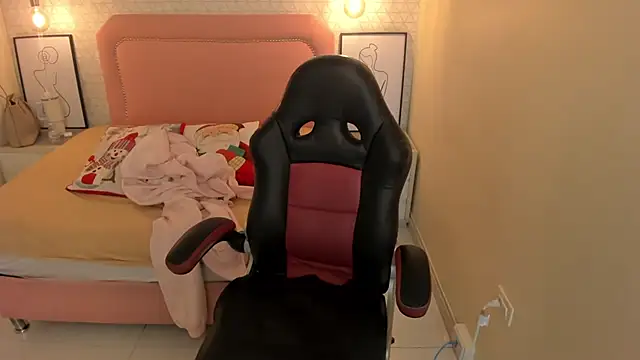 Kittytimberlake online show from 4, 12, 2025