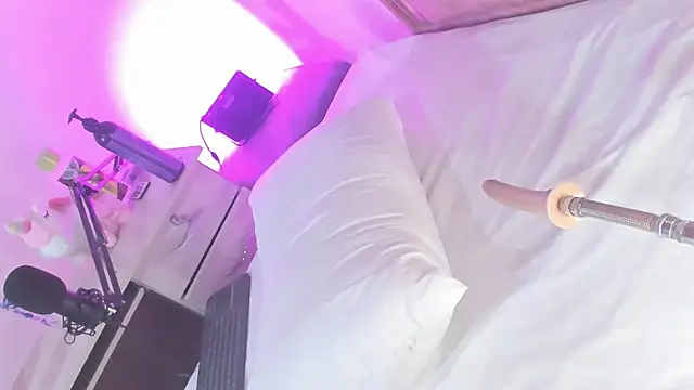 Snapshot of lili_moonn chatting on 19, 9, 2025 lili moonn online show from 19, 9, 2025