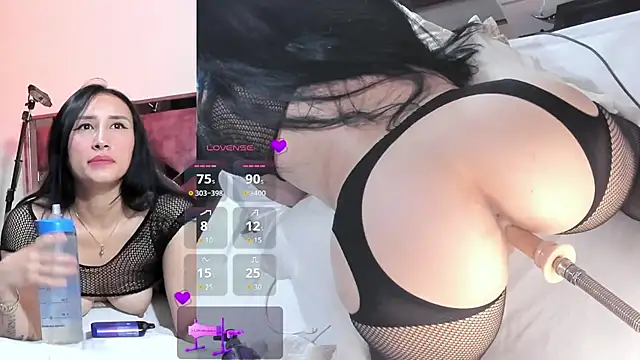 Snapshot of lili_moonn chatting on 2, 10, 2025 lili moonn online show from 2, 10, 2025