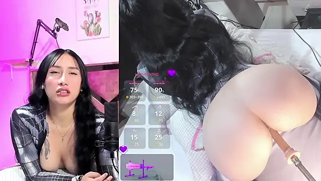 Snapshot of lili_moonn chatting on 24, 10, 2025 lili moonn online show from 24, 10, 2025