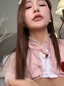 Snapshot of Momoever123456 chatting on 6, 3, 2025 Momoever123456 online show from 6, 3, 2025