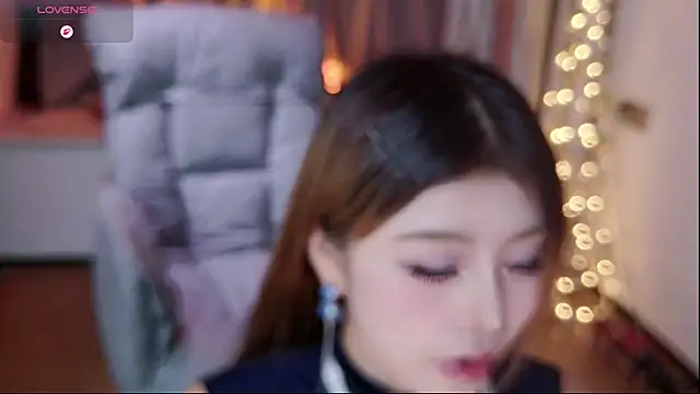 Snapshot of Momoever123456 chatting on 13, 10, 2025 Momoever123456 online show from 13, 10, 2025