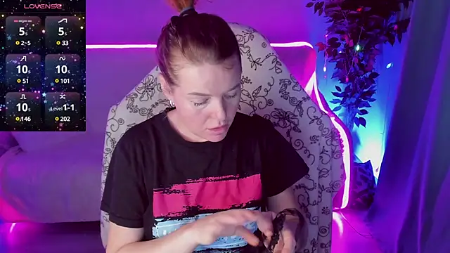 Snapshot of Sexy-Housewife chatting on 15, 1, 2025 Sexy-Housewife online show from 15, 1, 2025