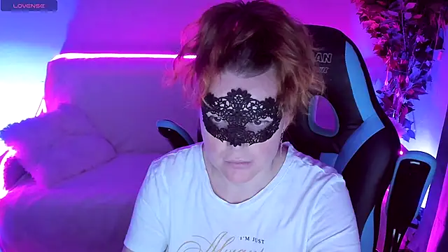 Snapshot of Sexy-Housewife chatting on 17, 9, 2025 Sexy-Housewife online show from 17, 9, 2025