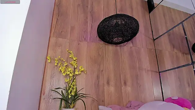  LittleLia online show from 8, 1, 2025