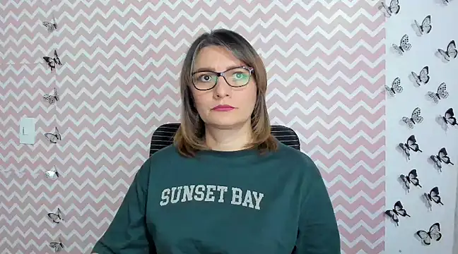 Amie Adams82  online show from 10, 3, 2025