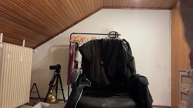 JeSuisUnTapin online show from 11, 9, 2025