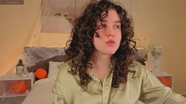 Ariella Sol online show from 6, 11, 2025