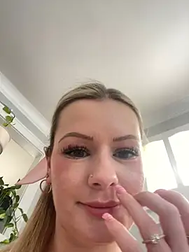 LoveShae  online show from 5, 2, 2025