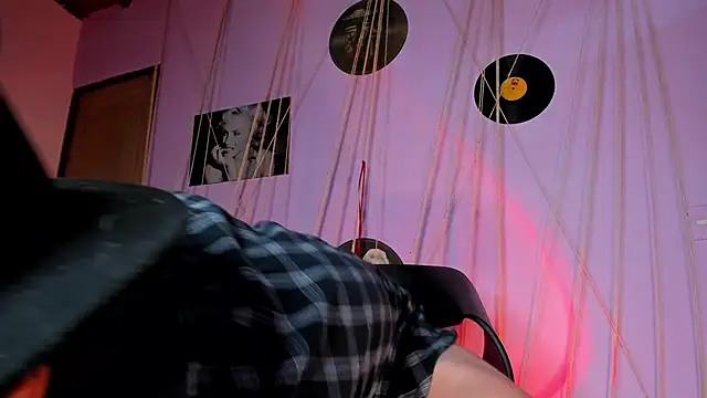 Snapshot of MrShaggy chatting on 4, 1, 2025 MrShaggy online show from 4, 1, 2025