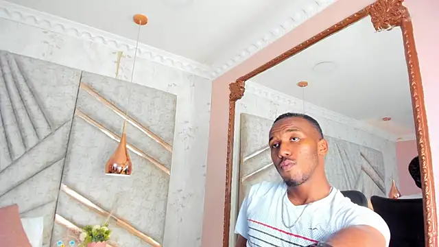 Snapshot of JamesParck chatting on 8, 1, 2025 JamesParck online show from 8, 1, 2025