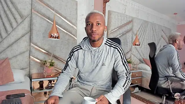 Snapshot of JamesParck chatting on 4, 2, 2025 JamesParck online show from 4, 2, 2025