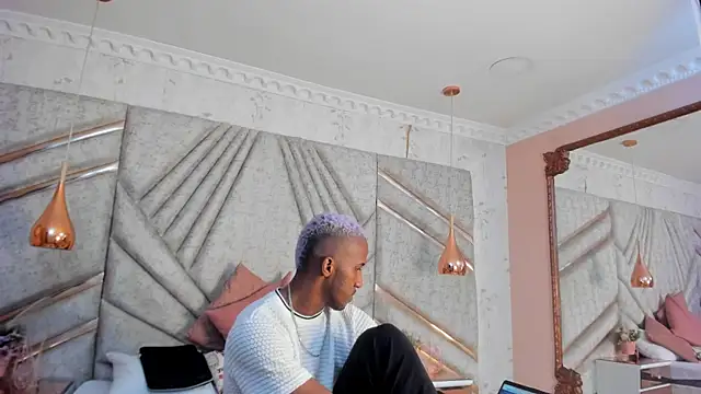 Snapshot of JamesParck chatting on 8, 2, 2025 JamesParck online show from 8, 2, 2025