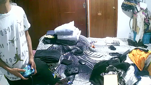 Snapshot of jperezofficial1 chatting on 8, 10, 2025 jperezofficial1 online show from 8, 10, 2025