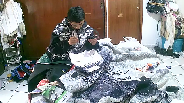 Snapshot of jperezofficial1 chatting on 8, 10, 2025 jperezofficial1 online show from 8, 10, 2025