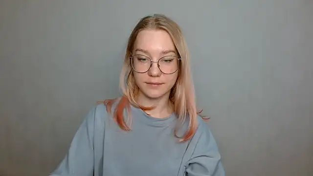 Snapshot of cindi_hot chatting on 8, 1, 2025 cindi hot online show from 8, 1, 2025