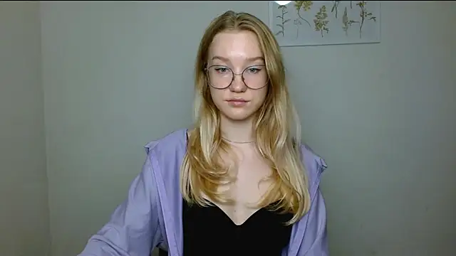 Snapshot of cindi_hot chatting on 7, 10, 2025 cindi hot online show from 7, 10, 2025