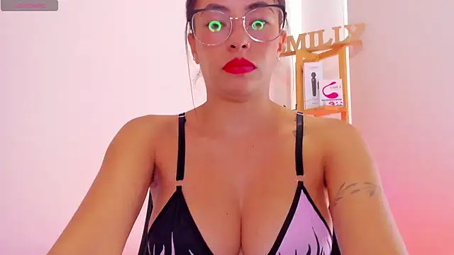 EmillySanders online show from 7, 3, 2025