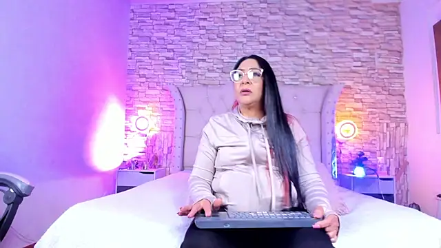 Gina Myers online show from 4, 3, 2026