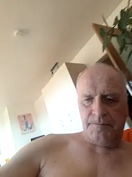 Milkasahne64 online show from 7, 11, 2025