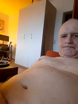 Snapshot of Milkasahne64 chatting on 6, 2, 2026 Milkasahne64 online show from 6, 2, 2026