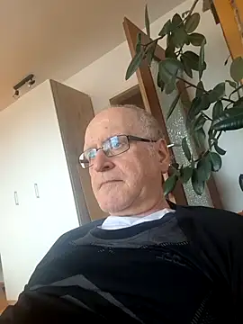 Snapshot of Milkasahne64 chatting on 13, 2, 2026 Milkasahne64 online show from 13, 2, 2026